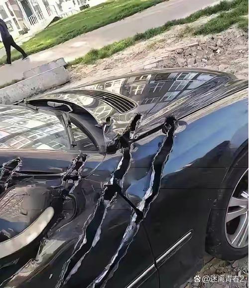 300斤巨石砸中汽车,巨石砸死